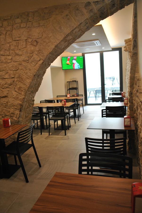 Hostal Universitat Cervera Kültér fotó