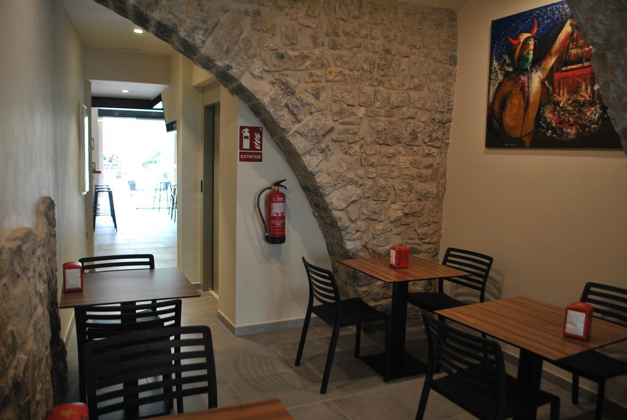 Hostal Universitat Cervera Kültér fotó