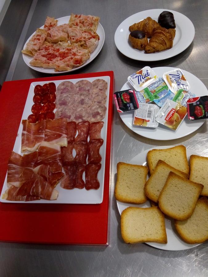 Hostal Universitat Cervera Kültér fotó